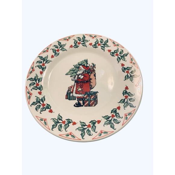 4 GIBSON HOUSEWARES 7 5/8" Salad Plates With Santa In Center & Holly On Edge - Picture 1 of 9